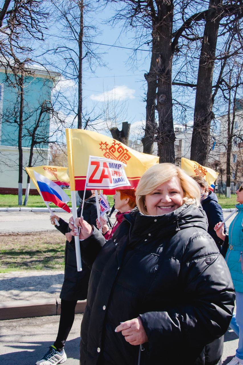 ДОМ ДРУЖБЫ НАРОДОВ Первомайское шествие мира и труда объединило людей разных  национальностей